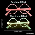 Gafas de fiesta rosas fluorescentes que muestran el efecto rosa de día y verde de noche - Marco Redondo Rosa Claro