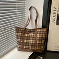 Borsa tote a quadri marroni con toppa a forma di bassotto e tracolla in pelle pregiata - Cane a Strisce Colorate Sfondo Grigio