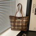 Borsa tote a quadri marroni con ricamo a forma di bassotto e base in pelle - Cane con Sfondo Grigio e Striscia Blu