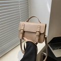 Minimalistische beige lederen crossbody tas met gouden gesp en handvat - Khaki