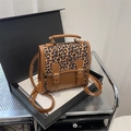 Schicker Mini-Rucksack mit Leopardenmuster, braunem Kunstleder und Gold-Schnallen - Braun