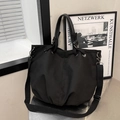 Bolso tote de lona negra con diseño plisado y correa ajustable estilo retro japonés - Negro