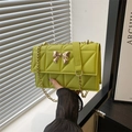 Borsa a tracolla trapuntata verde lime con chiusura a fiocco dorato e catena - Verde