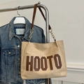 Havermout tote bag met bruine HOOTO letters en gouden ketting aan leren riemen - Khaki
