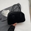 Borsa a mano minimalista in pelle scamosciata nera con cerniera argentata e manici - Nero