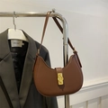 Bolso de hombro marrón tipo media luna con cierre metálico y estilo vintage - Marrón