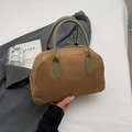 Borsa Boston retrò in camoscio marrone con manici verde oliva e cerniera in metallo argento - Cachi