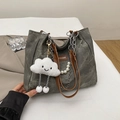 Bolso tote de lona gris con asas de cuero marrón y colgante de nube de felpa - Con Colgante / Negro
