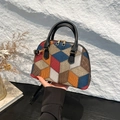 Veelkleurige patchwork schelptas met geometrische patronen en litchi-textuur - Zwart