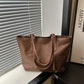 Dunkelbraune gewebte Tragetasche mit schmalen Schultergurten für den Vintage Look - Braun