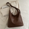 Donkerbruine retro tote bag van kunstleer met groot vak en minimalistische riem - Bruin