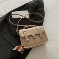 Retro beige Umhängetasche aus Leder mit silberner Schnalle und Tragegriff - Khaki