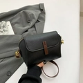 Bolso bandolera cuadrado negro retro con textura de lichi y correa de cuero marrón - Negro