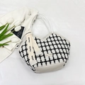 Elegante borsa tote in tweed bianco e nero con finiture in pelle crema e nastro decorato - Bianco