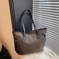 Bolso tote vintage grande en cuero sintético negro con patrones circulares y aros dorados - Negro