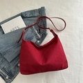 Borsa hobo grande in pelle scamosciata bordeaux con tracolla in pelle regolabile - Rosso