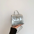 Mini sac à main métallisé argenté avec nœud décoratif et bandoulière polyvalente - Argent