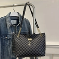 Borsa tote retrò con motivo M, tracolla a catena dorata e ciondolo a cervo argento - Nero