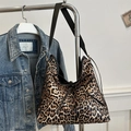 Bolso tote vintage de leopardo con lazo negro y correas largas para mujer - Caqui