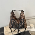 Borsa leopardata con design a farfalla in pelle e dettagli con lacci incrociati - Marrone