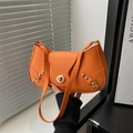 Borsa a mezzaluna arancione brillante in pelle opaca con chiusura a scatto dorata - Arancione