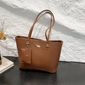Grand sac cabas en cuir grainé marron foncé avec mini pochette assortie et bandoulières - Marron