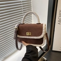 Sac bandoulière en daim marron avec bordure en peau de mouton et matelassage - Marron