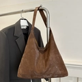 Bolso tote marrón retro de cuero sintético envejecido con correa ancha de estilo vintage - Marrón