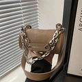 Sac cylindre chic en similicuir marron avec chaîne argentée et large bandoulière - Kaki