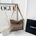 Leopard-Print-Einkaufstasche mit braunem Lederbesatz und modischem Schulterriemen - Khaki