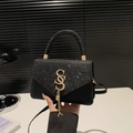 Schwarze Ledertasche mit funkelnden Pailletten und goldenem SS-Logo-Quasten-Detail - Schwarz