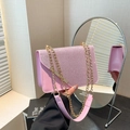 Sac bandoulière rose à paillettes avec chaîne dorée et finitions en similicuir - Rose