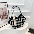 Borsa tote alla moda con motivo a rombi bianco e nero e ciondolo a nastro elegante - Motivo a Diamante Nero
