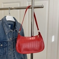 Chic red crocodile texture baguette underarm bag with gold zipper and thin strap - Red