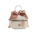 Weiße gesteppte Mini-Eimertasche mit Leoparden-Seidenband und goldener Kette - Weiß Klein