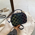 Mini sac bandoulière demi-lune avec motif tissé coloré et détails de franges bohèmes - Coloré