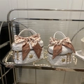Sac seau blanc matelassé avec ornement rose dorée et foulard imprimé léopard - Grand / Blanc