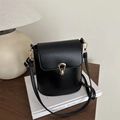 Borsa a secchiello cilindrica nera minimalista con fibbia in metallo dorato e tracolla - Nero