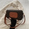 Borsa a tracolla in tela monogramma marrone con logo G e sottile cinturino in pelle - Marrone