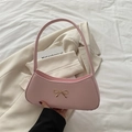 Bolso hobo rosa minimalista con lazo dorado decorativo y acabado en cuero PU liso - Rosa