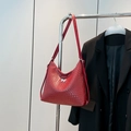 Elegante rote gewebte sichelförmige Schultertasche mit silberner Metallschnalle - Rot