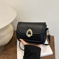 Borsa a tracolla quadrata retrò nera con fibbia dorata e tracolla regolabile trendy - Nero