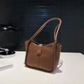 Bolso tote minimalista de cuero PU marrón con hebilla redonda y correas de hombro - Marrón