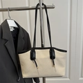 Beigefarbene Strohtasche mit schwarzem Rand und elegantem Schultergurt für Damen - Beige