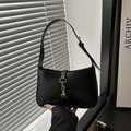 Bolso hobo minimalista de cuero negro con hebilla de metal dorado vintage para mujer - Negro
