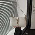 Bolso hobo blanco minimalista con cierre de pistón dorado vintage y textura - Blanco