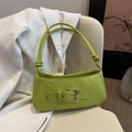 Borsa a mezzaluna verde lime con fibbia in metallo dorato e dettaglio manico annodato - Verde
