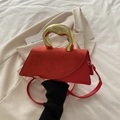 Borsa a tracolla in pelle scamosciata rossa con manico dorato e patta asimmetrica - Rosso