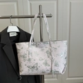Borsa tote rosa con motivi a farfalla verde e decorazioni stellari - Verde