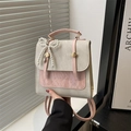 Mini mochila bicolor beige y rosa en piel sintética con colgante de lazo de perlas y asa superior - Con Colgante / Beige